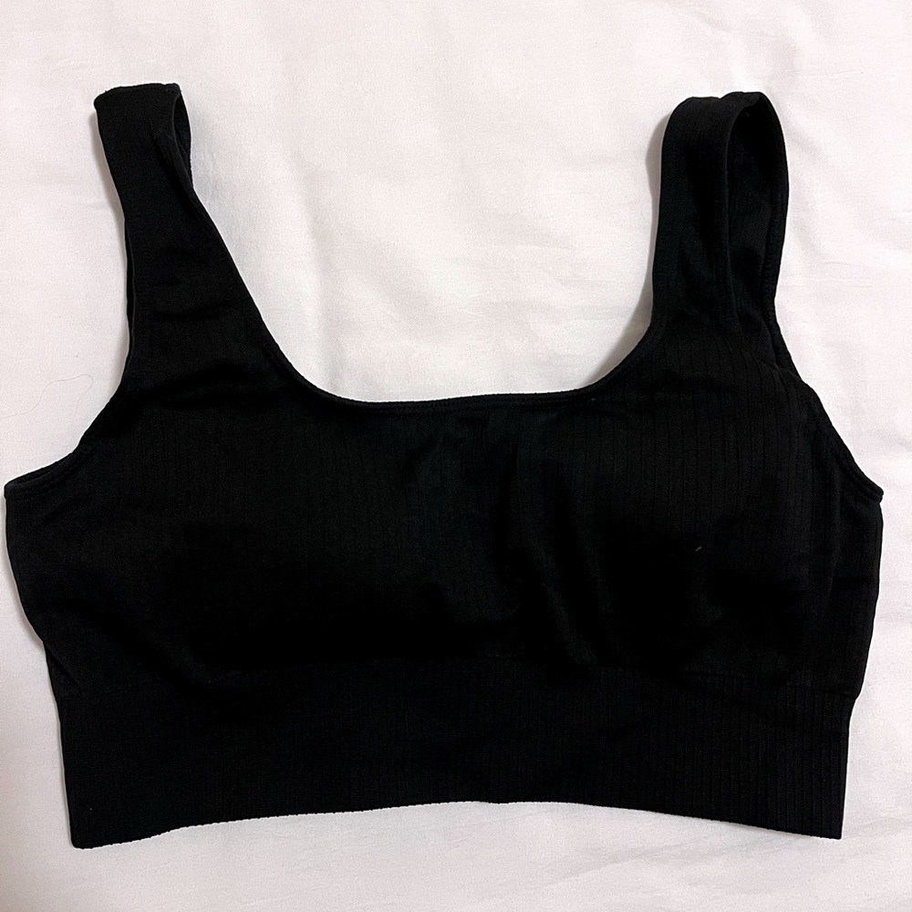 Scoop neck ribbed sports bra